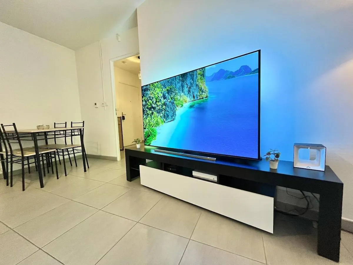 Decines Apartment