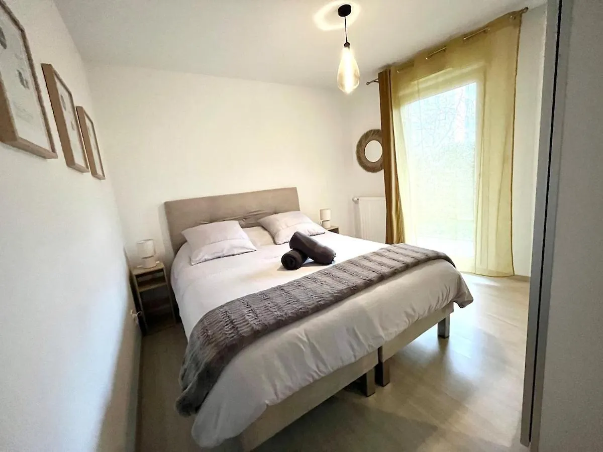 Decines Apartment