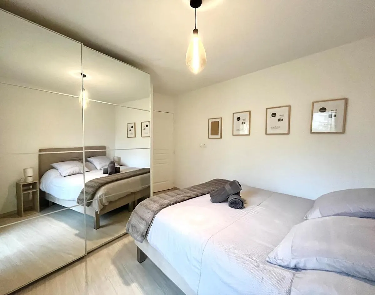 Decines Apartment