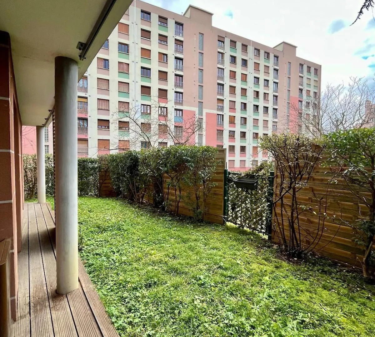 Decines Apartment 0*, Decines-Charpieu