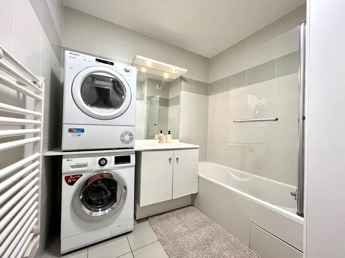 Decines Apartment