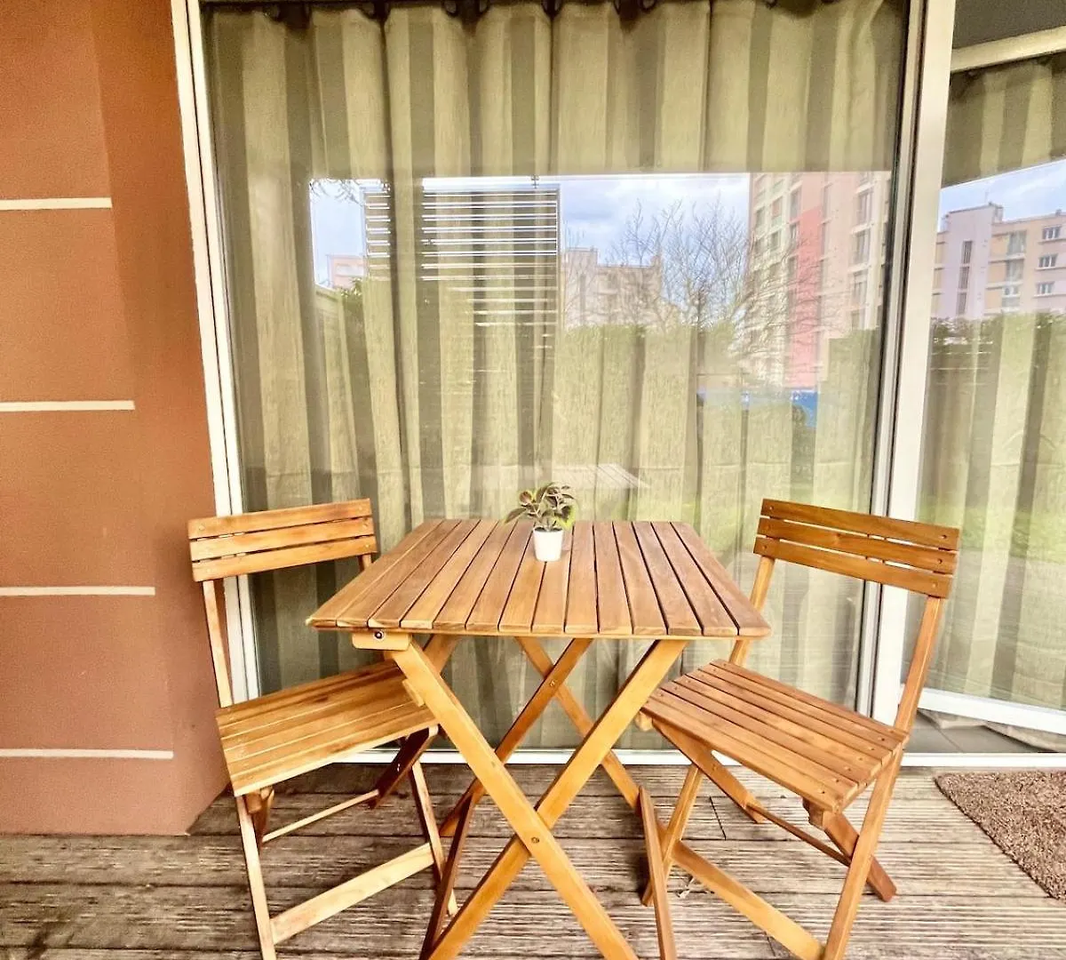 Decines Apartment