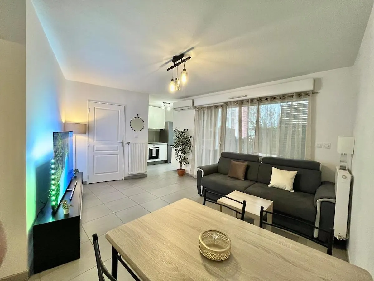 Decines Apartment 0*, Decines-Charpieu France